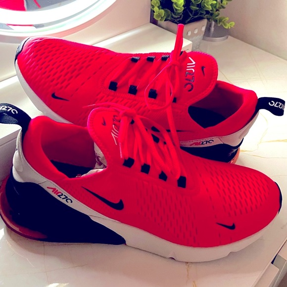NIKE AIR MAX 270 - Picture 2 of 9